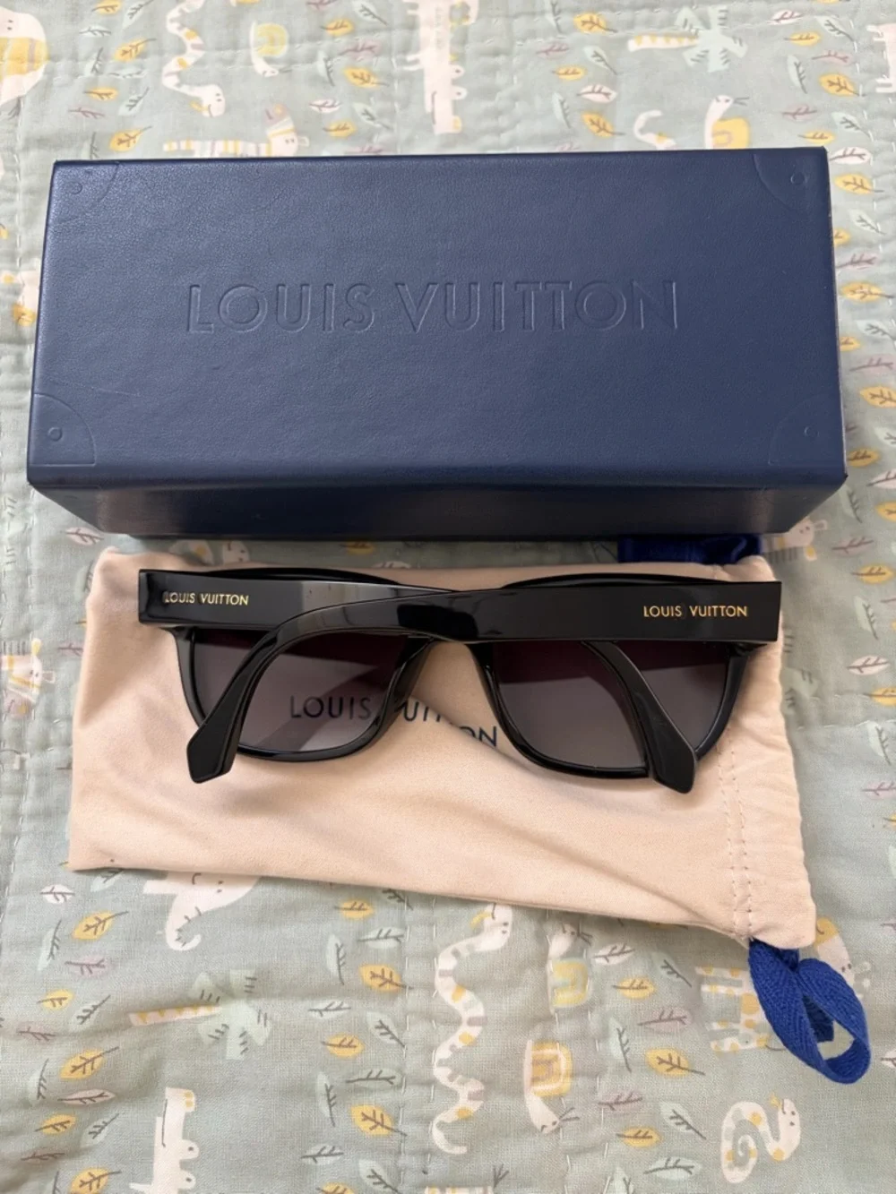Louis Vuitton Sunglasses (PRICE FIRM)